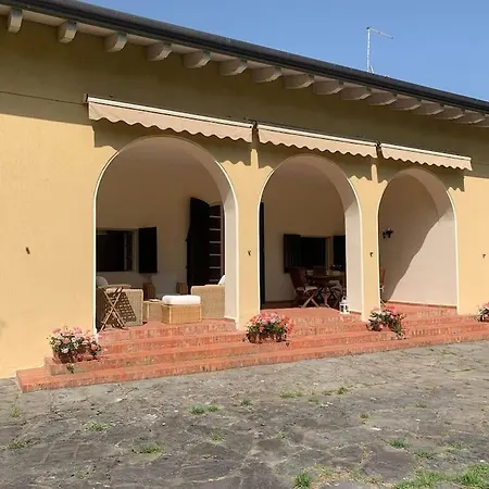 Pratoverde Con Piscina Villa