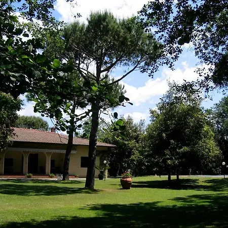 Pratoverde Con Piscina Villa