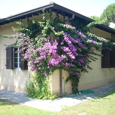 Pratoverde Con Piscina Villa